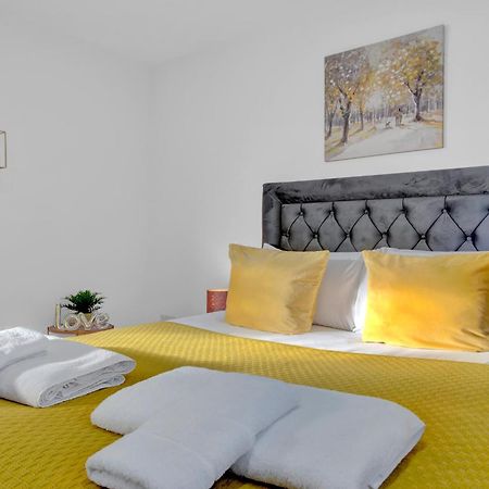 Heathrow Stays - Fawns Manor Hillingdon Esterno foto