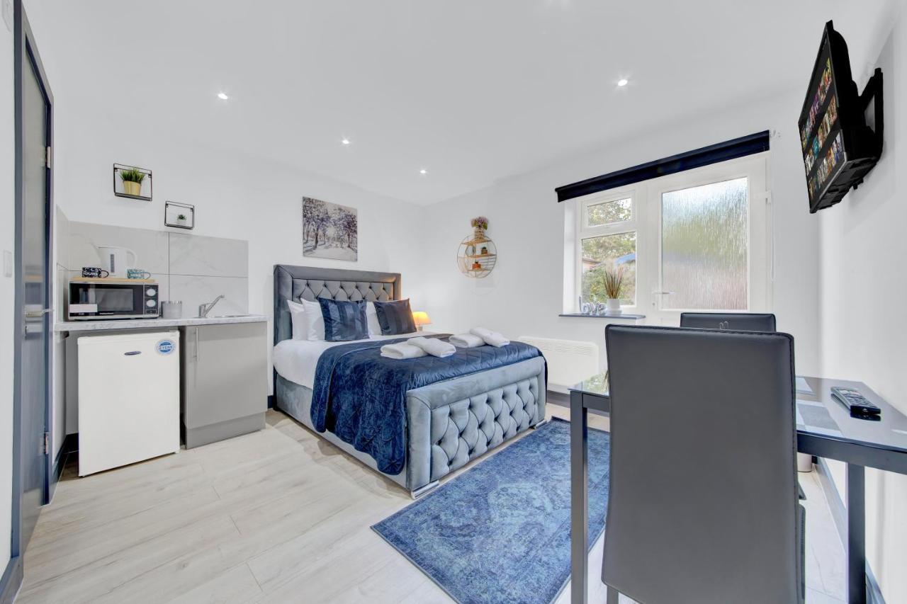 Heathrow Stays - Fawns Manor Hillingdon Esterno foto