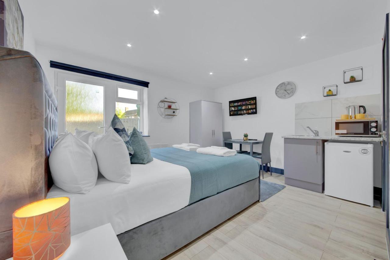 Heathrow Stays - Fawns Manor Hillingdon Esterno foto